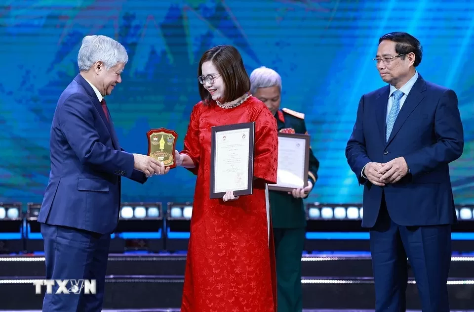 Thủ tướng Phạm Minh Chính dự lễ trao giải báo chí toàn quốc phòng, chống tham nhũng, lãng phí, tiêu cực