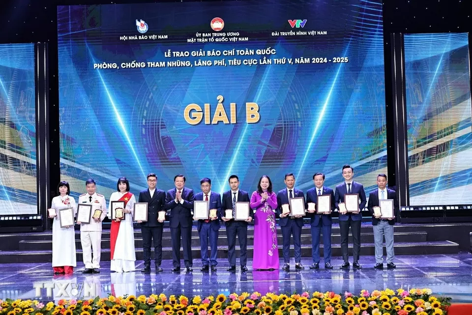 Thủ tướng Phạm Minh Chính dự lễ trao giải báo chí toàn quốc phòng, chống tham nhũng, lãng phí, tiêu cực