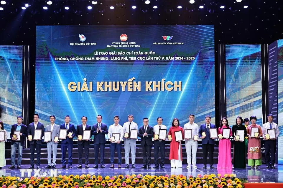 Thủ tướng Phạm Minh Chính dự lễ trao giải báo chí toàn quốc phòng, chống tham nhũng, lãng phí, tiêu cực