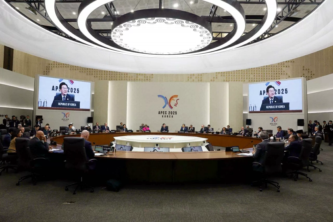 Chủ tịch nước Lương Cường dự họp Hội nghị lần thứ nhất Hội nghị cấp cao APEC lần thứ 32 Chủ tịch nước Lương Cường dự họp Hội nghị lần thứ nhất Hội nghị cấp cao APEC lần thứ 32