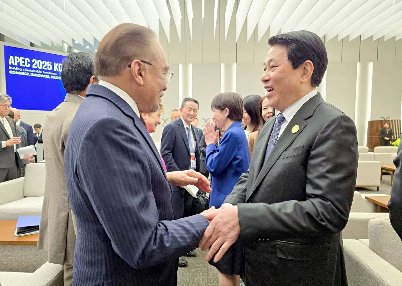 Chủ tịch nước Lương Cường gặp các lãnh đạo APEC