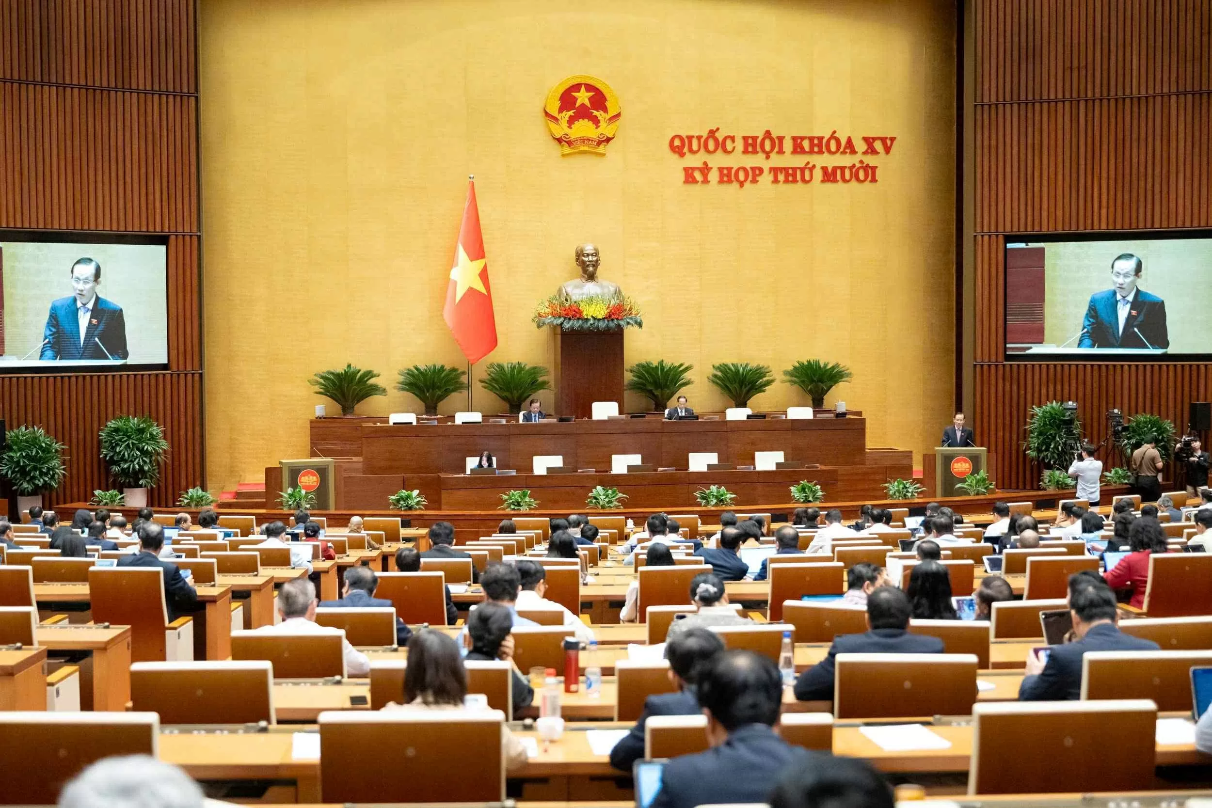 Bí thư Trung ương Đảng, Bộ trưởng Ngoại giao Lê Hoài Trung báo cáo Quốc hội về dự án Luật sửa đổi, bổ sung một số điều của Luật Điều ước quốc tế Bí thư Trung ương Đảng, Bộ trưởng Ngoại giao Lê Hoài Trung báo cáo Quốc hội về dự án Luật sửa đổi, bổ sung một số điều của Luật Điều ước quốc tế