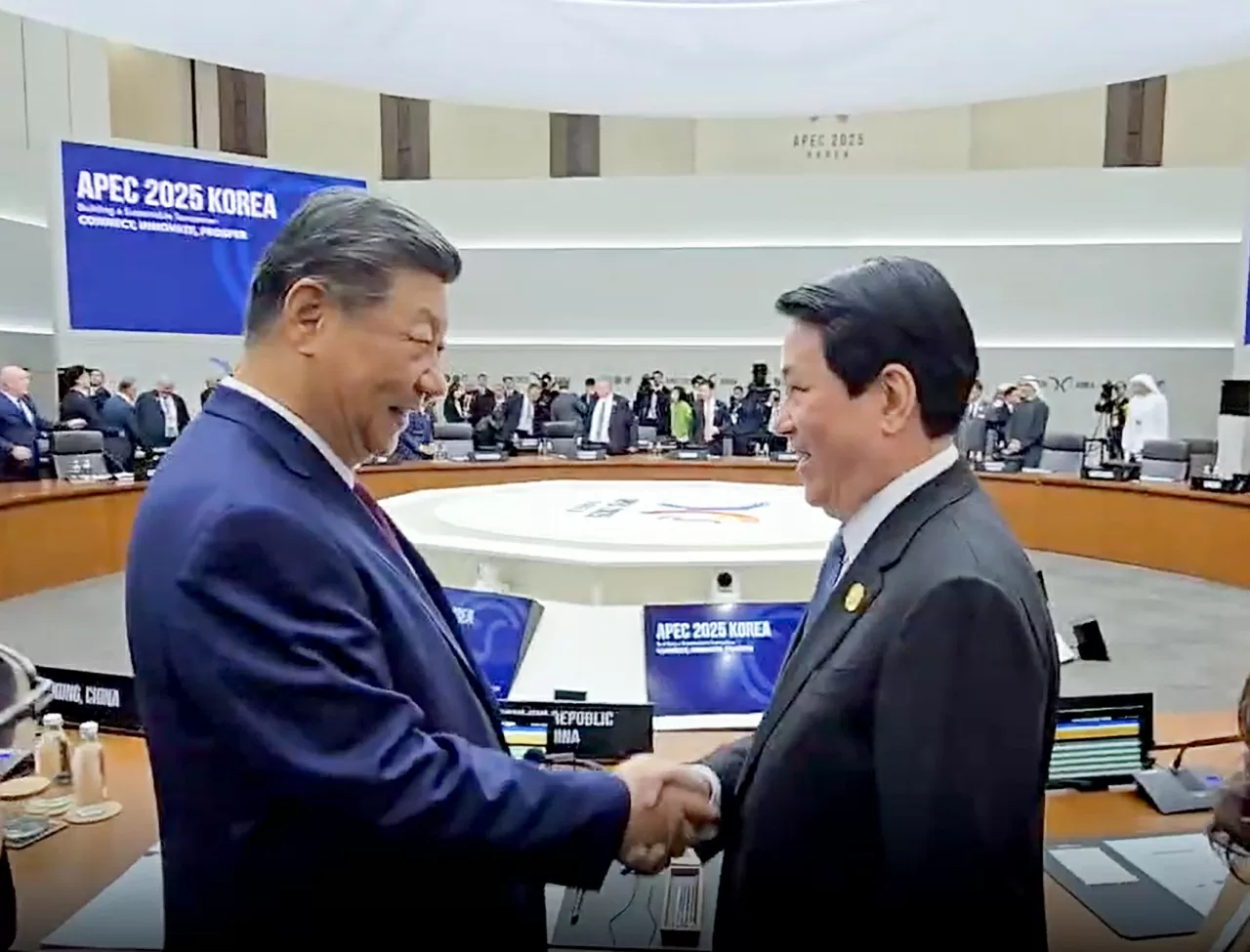Chủ tịch nước Lương Cường gặp Tổng Bí thư, Chủ tịch nước Trung Quốc Tập Cận Bình. Chủ tịch nước Lương Cường gặp Tổng Bí thư, Chủ tịch nước Trung Quốc Tập Cận Bình