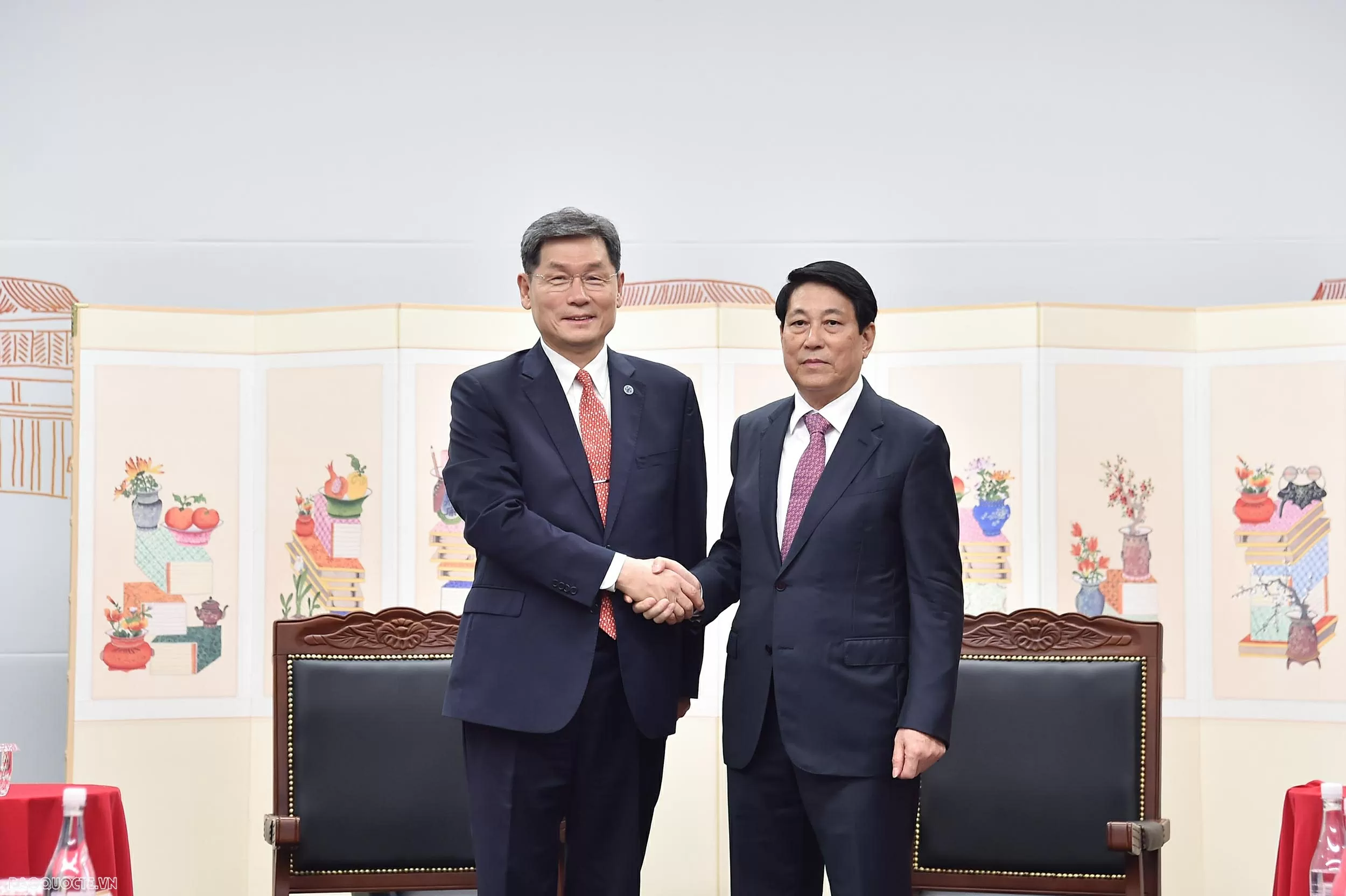 Chủ tịch nước Lương Cường tiếp Chủ tịch Quỹ Giao lưu Quốc tế Hàn Quốc, chứng kiến trao văn kiện hợp tác văn hóa