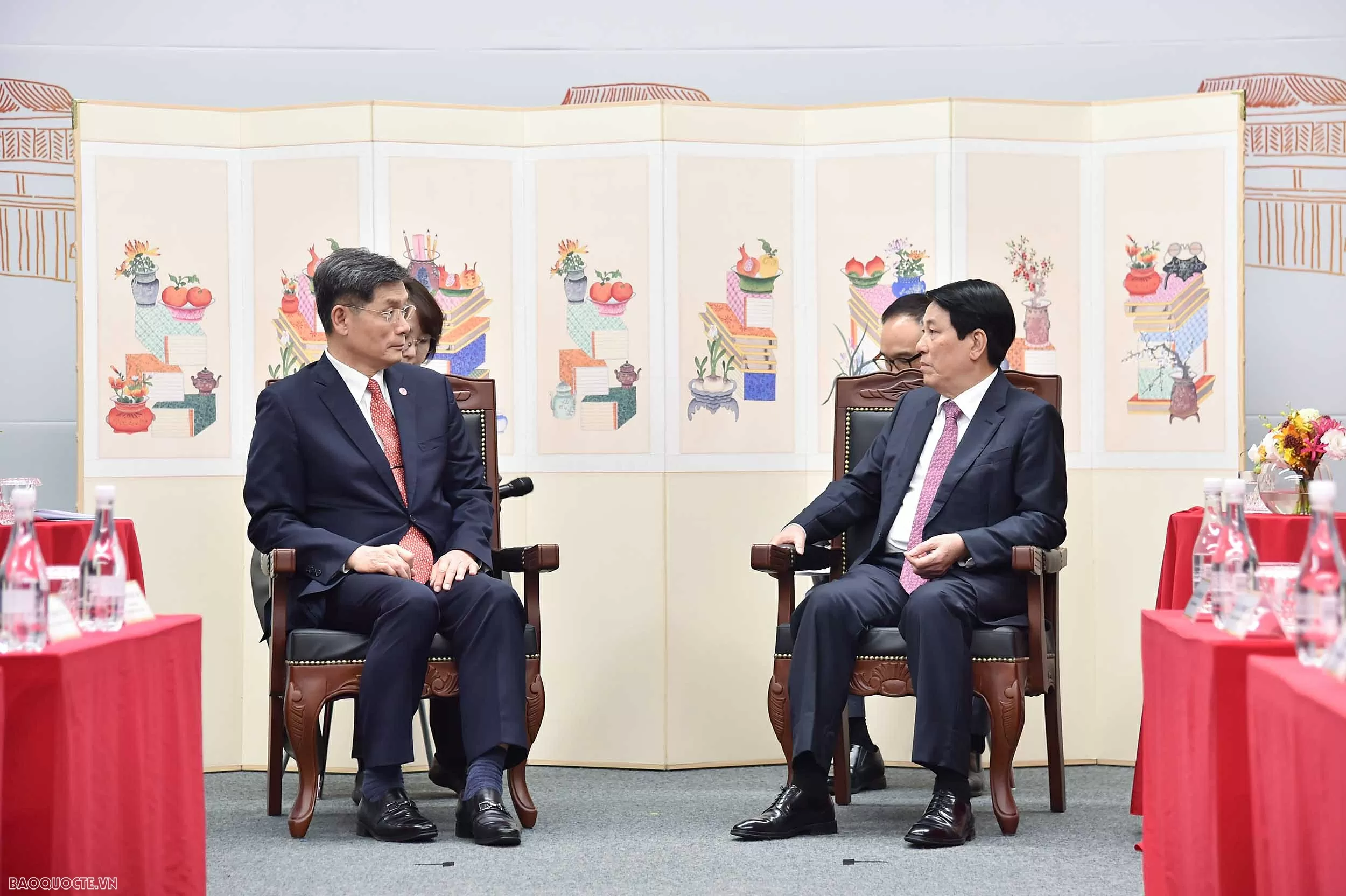 Chủ tịch nước Lương Cường tiếp Chủ tịch Quỹ Giao lưu Quốc tế Hàn Quốc, chứng kiến trao văn kiện hợp tác văn hóa