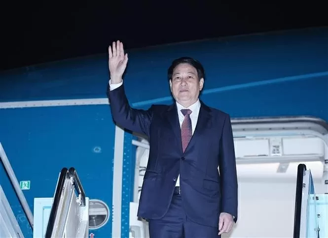 President Luong Cuong leaves Gimhae Airport on November 1 evening, concluding his trip to attend the 32nd APEC Economic Leaders’ Week and bilateral activities in the Republic of Korea. (Photo: VNA) President Luong Cuong leaves Gimhae Airport on November 1 evening, concluding his trip to attend the 32nd APEC Economic Leaders’ Week and bilateral activities in the Republic of Korea. (Photo: VNA)