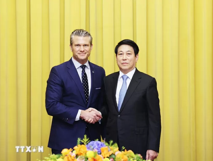 Chủ tịch nước Lương Cường tiếp Bộ trưởng Bộ Chiến tranh Hoa Kỳ Chủ tịch nước Lương Cường tiếp Bộ trưởng Bộ Chiến tranh Hoa Kỳ Pete Hegseth