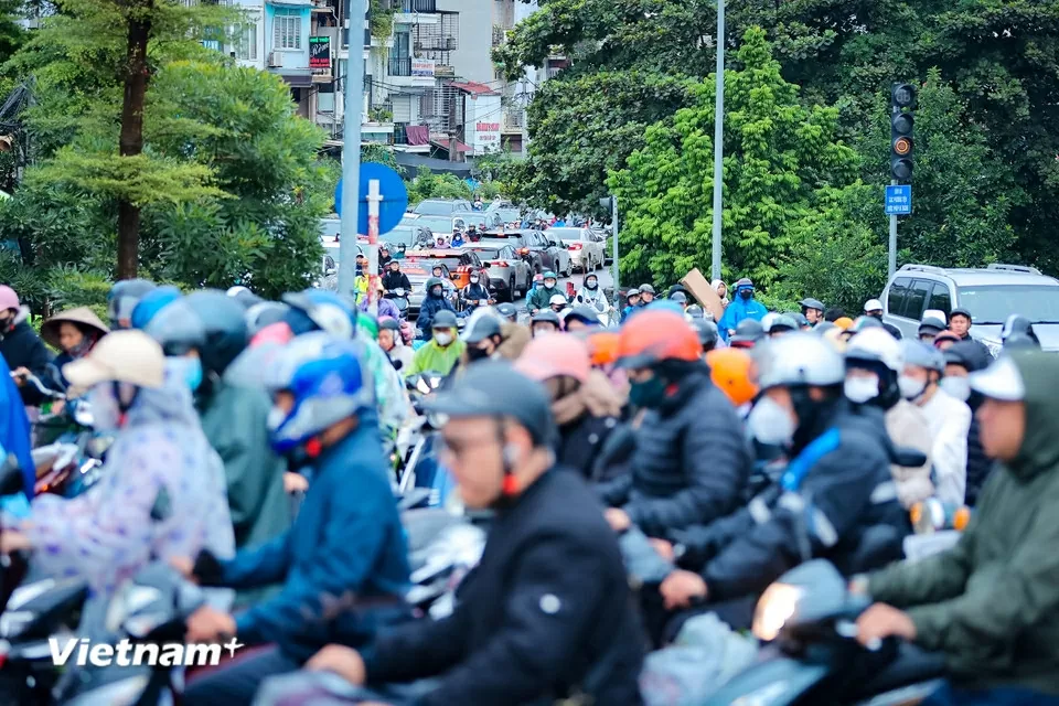 Cầu Chương Dương gồng gánh lượng lớn phương tiện khi cấm đường cầu Long Biên Cầu Chương Dương gồng gánh lượng lớn phương tiện khi cấm đường cầu Long Biên