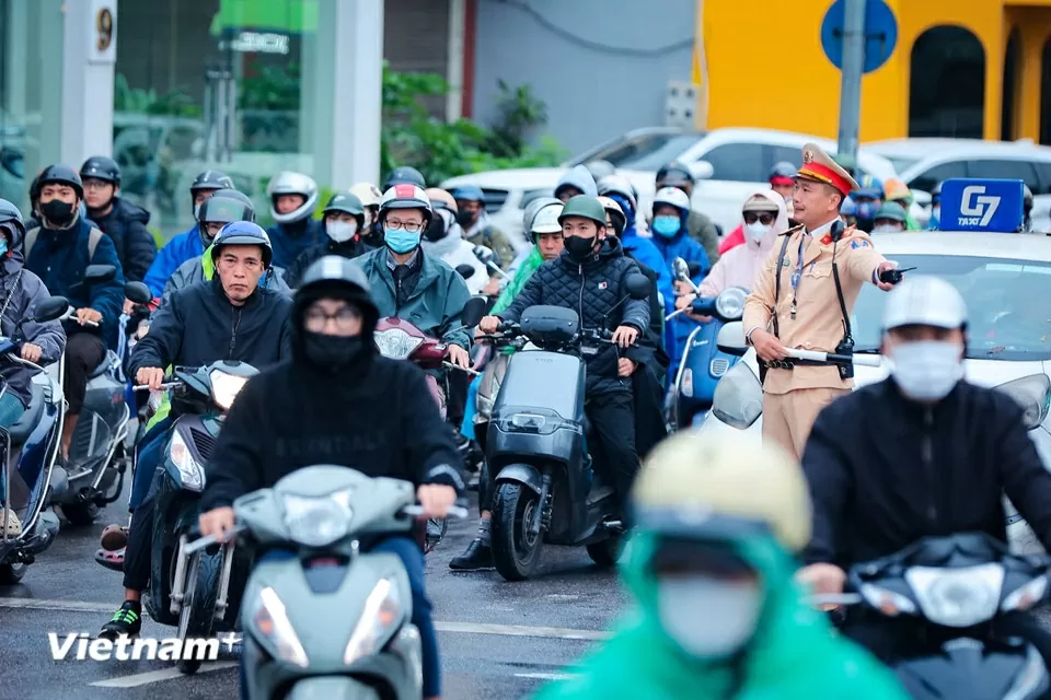 Cầu Chương Dương gồng gánh lượng lớn phương tiện khi cấm đường cầu Long Biên Cầu Chương Dương gồng gánh lượng lớn phương tiện khi cấm đường cầu Long Biên