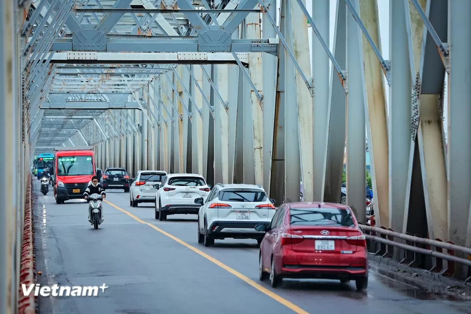 Cầu Chương Dương gồng gánh lượng lớn phương tiện khi cấm đường cầu Long Biên Cầu Chương Dương gồng gánh lượng lớn phương tiện khi cấm đường cầu Long Biên