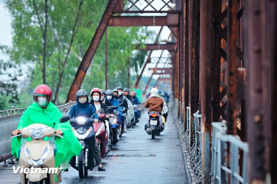 Cầu Chương Dương gồng gánh lượng lớn phương tiện khi cấm đường cầu Long Biên Cầu Chương Dương gồng gánh lượng lớn phương tiện khi cấm đường cầu Long Biên