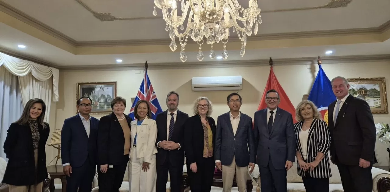 Ambassador Pham Hung Tam meets with Australia-Vietnam Friendship Parliamentarians Ambassador Pham Hung Tam meets with Australia-Vietnam Friendship Parliamentarians