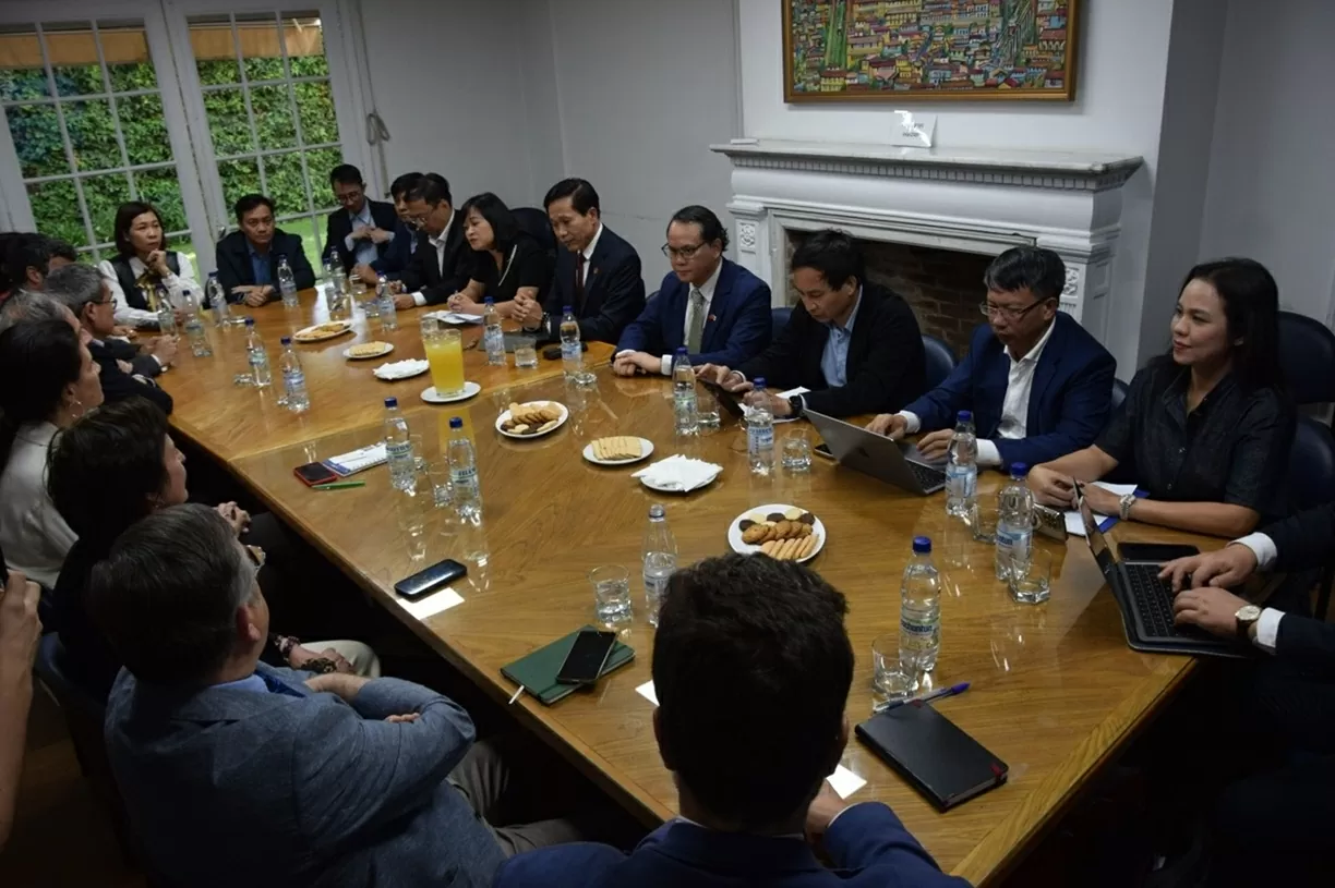 Đại sứ quán Việt Nam đồng hành cùng đoàn Học viện Chính trị quốc gia Hồ Chí Minh thăm và làm việc tại Chile