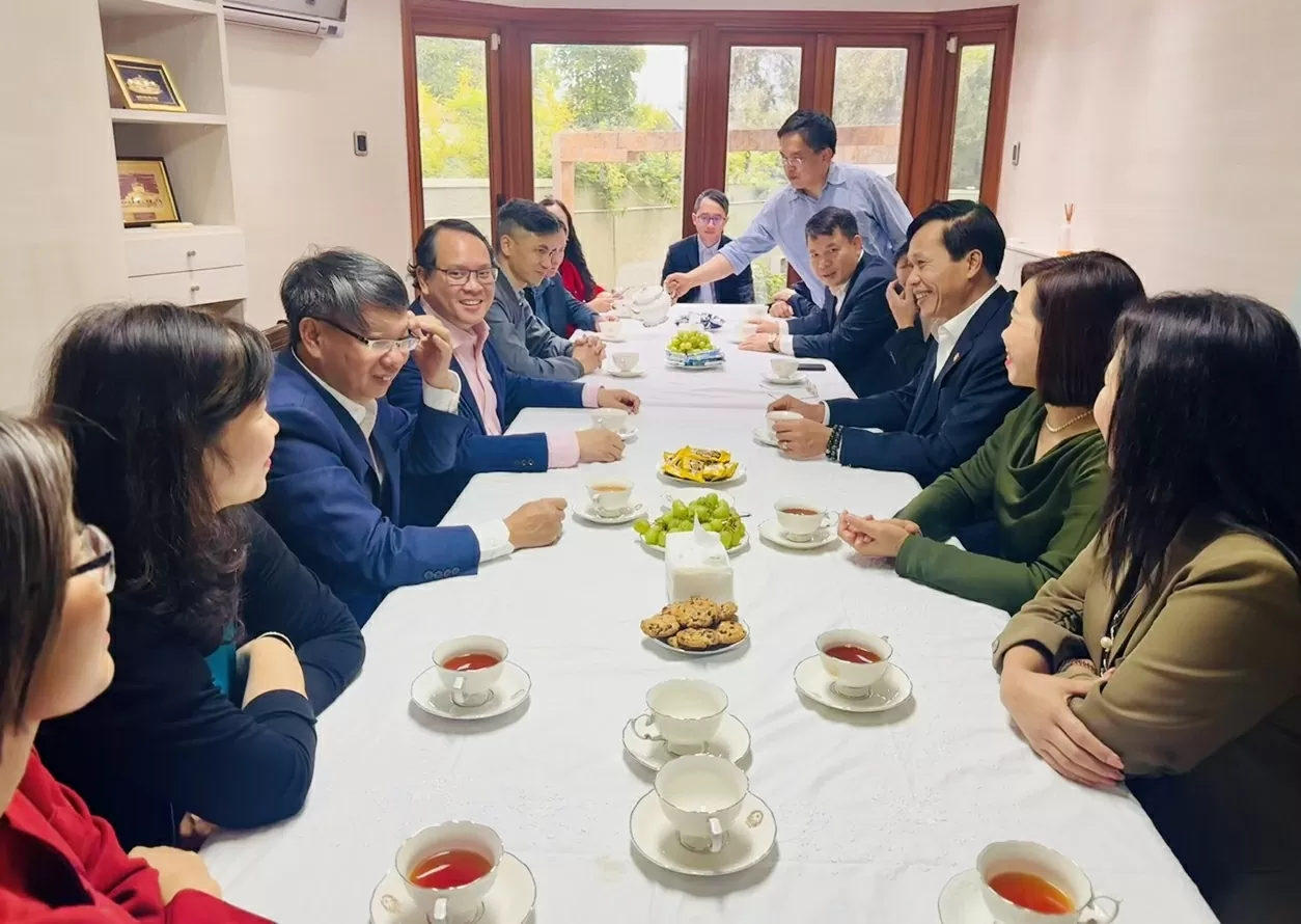 Đại sứ quán Việt Nam đồng hành cùng đoàn Học viện Chính trị quốc gia Hồ Chí Minh thăm và làm việc tại Chile Đại sứ quán Việt Nam đồng hành cùng đoàn Học viện Chính trị quốc gia Hồ Chí Minh thăm và làm việc tại Chile