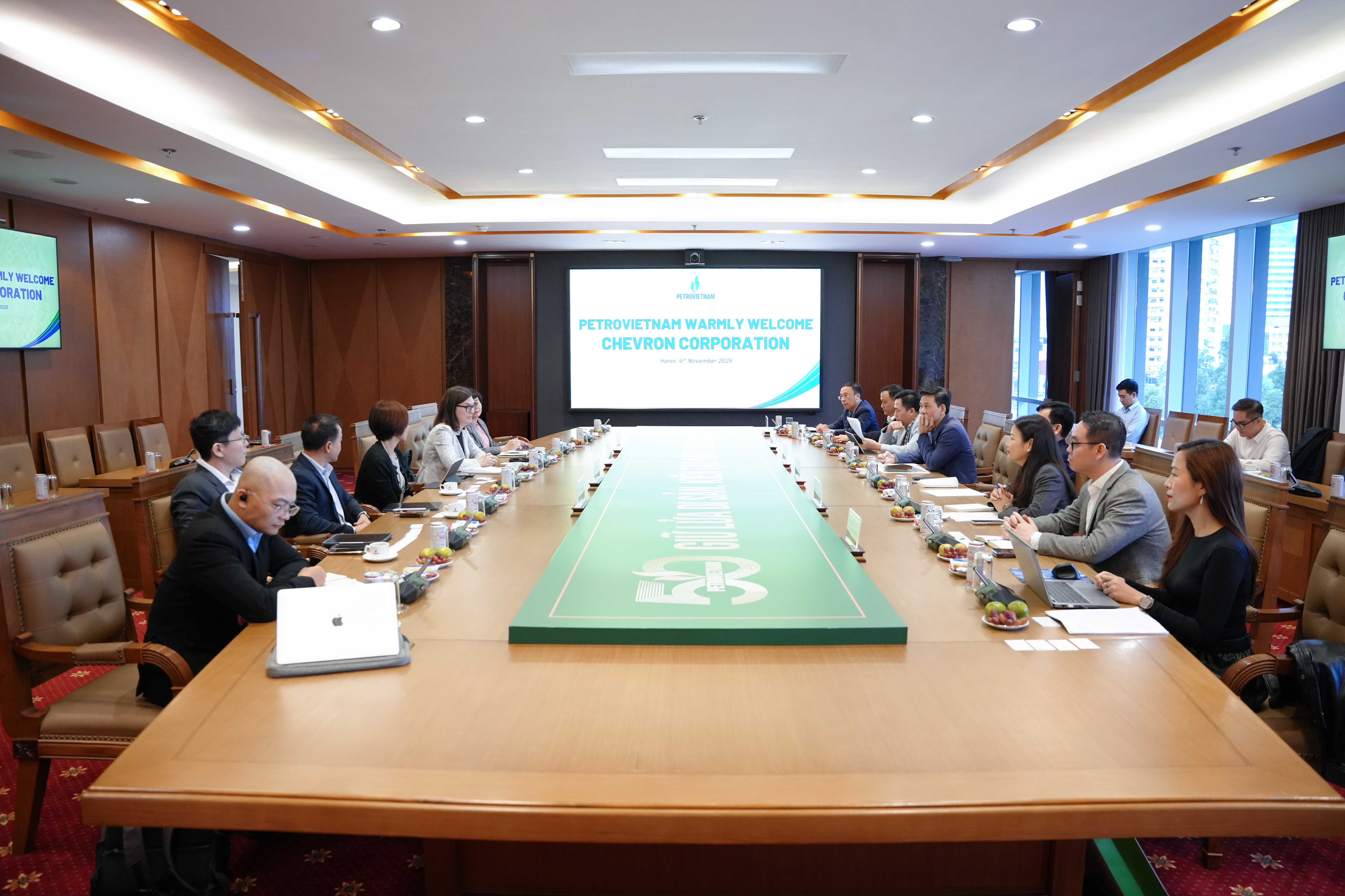 Chevron và PetroVietnam thúc đẩy hợp tác chiến lược cho tương lai năng lượng Việt Nam Chevron và PetroVietnam thúc đẩy hợp tác chiến lược cho tương lai năng lượng Việt Nam