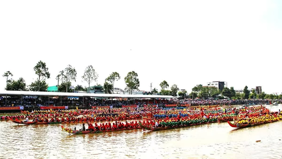 Lễ hội Óoc Om Bóc-Đua ghe Ngo TP. Cần Thơ: Hành trình nối dài giá trị văn hóa truyền thống Khmer Lễ hội Óoc Om Bóc-Đua ghe Ngo TP. Cần Thơ: Hành trình nối dài giá trị văn hóa truyền thống Khmer