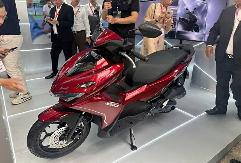 Cả hai phiên bản của Honda Air Blade 2026 đều được trang bị phuộc trước ống lồng, giảm chấn thủy lực và phuộc sau lò xo trụ. Cả hai phiên bản của Honda Air Blade 2026 đều được trang bị phuộc trước ống lồng, giảm chấn thủy lực và phuộc sau lò xo trụ.