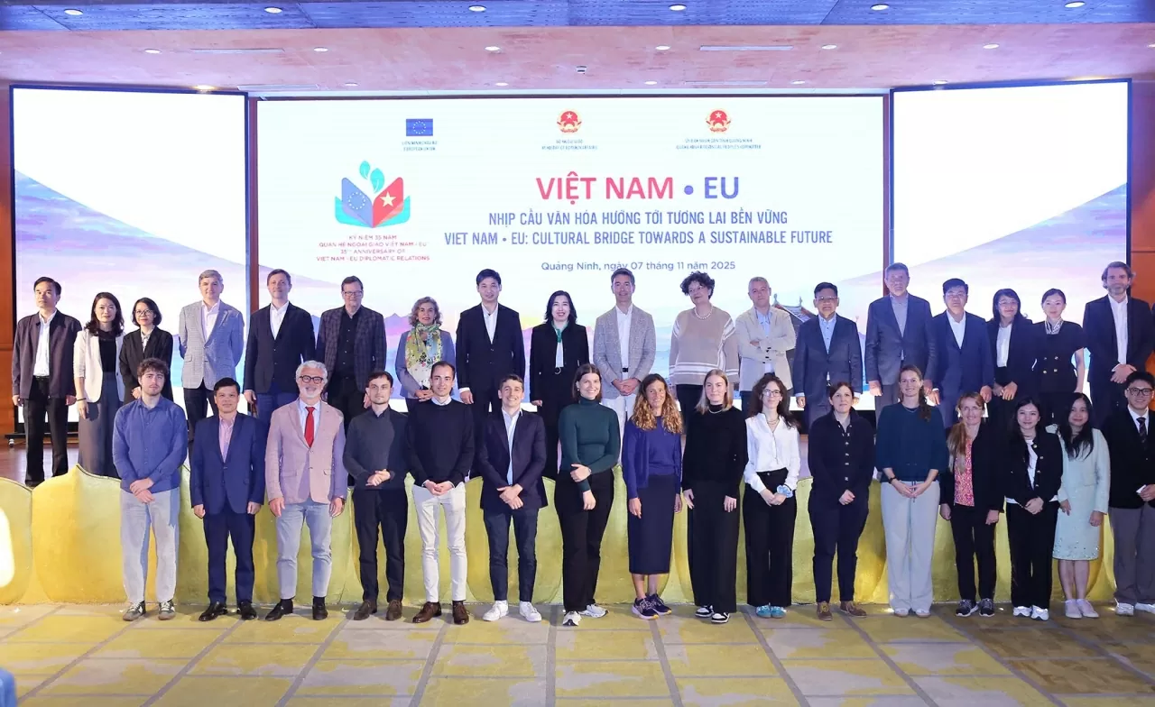 Các đại biểu chụp bức ảnh lưu niệm. (Ảnh: Thành Long) Các đại biểu chụp bức ảnh lưu niệm. (Ảnh: Thành Long)