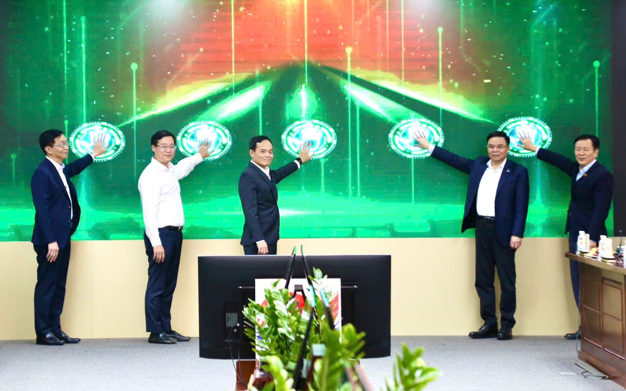 Petrovietnam và Vietsovpetro khánh thành giàn đầu giếng BK-24 mỏ Bạch Hổ, tự chủ công nghệ Petrovietnam và Vietsovpetro khánh thành giàn đầu giếng BK-24 mỏ Bạch Hổ, tự chủ công nghệ