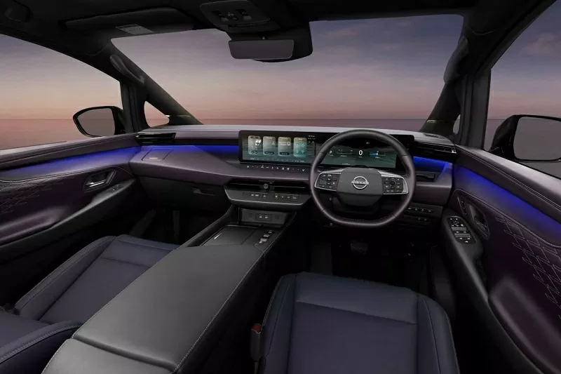 Bên trong khoang lái, Nissan tập trung hoàn toàn vào việc nâng tầm trải nghiệm tiện nghi và sang trọng.
