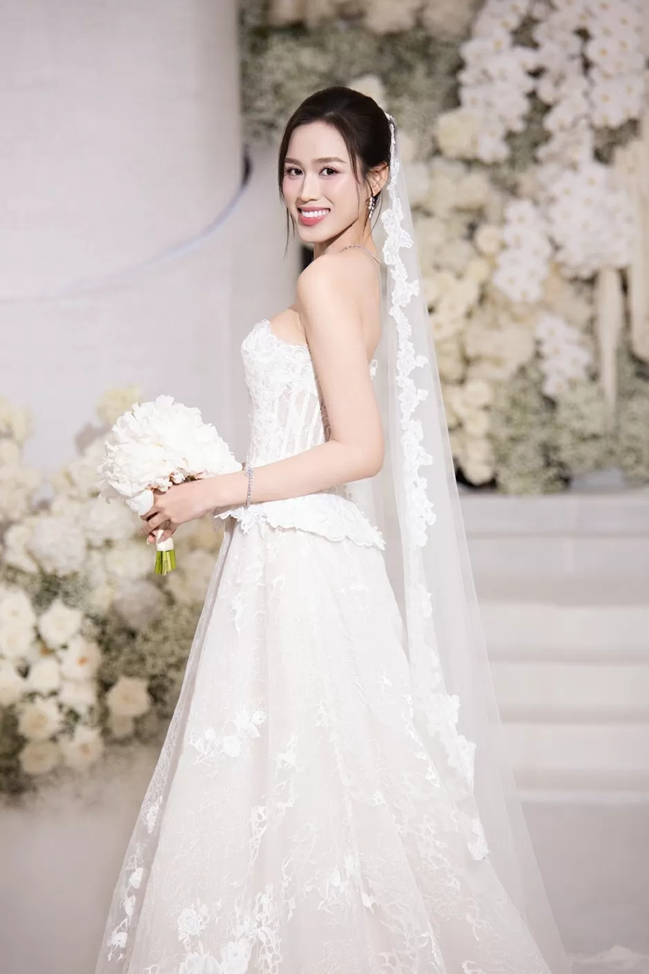 Đầm cưới Hoa hậu Đỗ Thị Hà