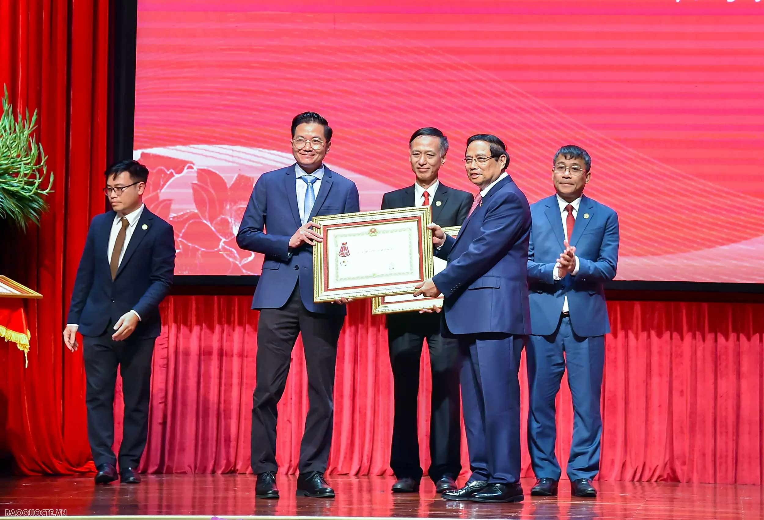 Thủ tướng Phạm Minh Chính: Xây dựng nền ngoại giao toàn diện, hiện đại, chuyên nghiệp, mang đậm bản sắc Việt Nam Thủ tướng Phạm Minh Chính: Xây dựng nền ngoại giao toàn diện, hiện đại, chuyên nghiệp, mang đậm bản sắc Việt Nam