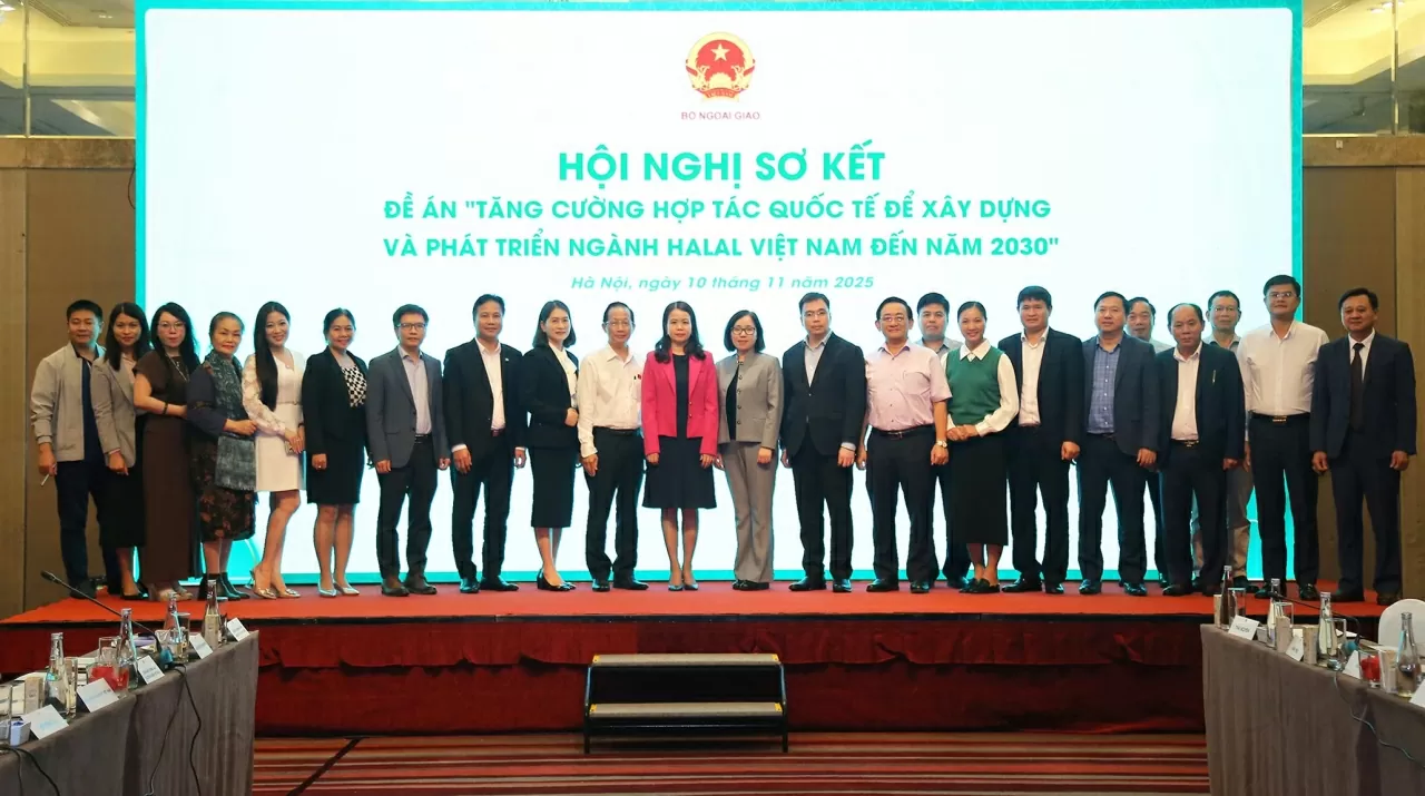 Các đại biểu chụp bức ảnh lưu niệm. (Ảnh: Thành Long) Các đại biểu chụp bức ảnh lưu niệm. (Ảnh: Thành Long)