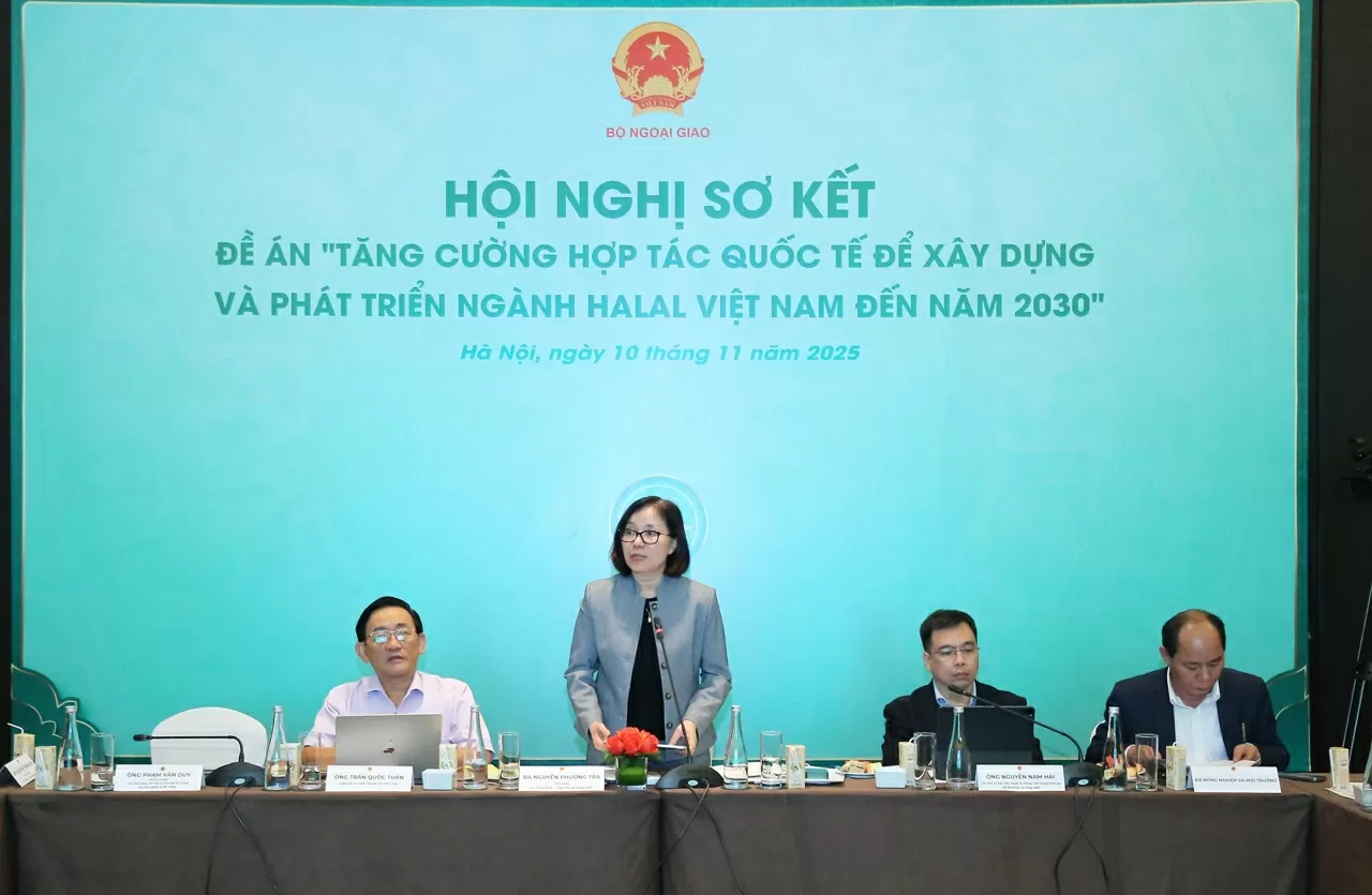 Bà Nguyễn Phương Trà, Vụ trưởng Vụ Trung Đông - Châu Phi, Bộ Ngoại giao phát biểu kết luận. (Ảnh: Thành Long) Bà Nguyễn Phương Trà, Vụ trưởng Vụ Trung Đông - Châu Phi, Bộ Ngoại giao phát biểu kết luận. (Ảnh: Thành Long)