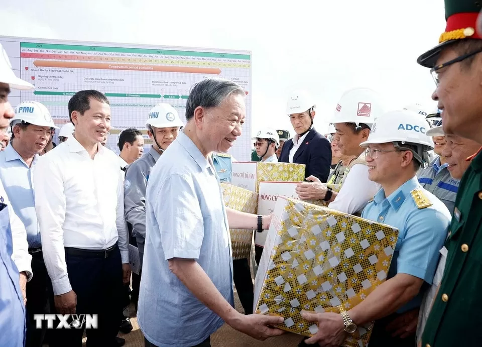 Tổng Bí thư Tô Lâm thăm Dự án Cảng Hàng không quốc tế Long Thành Tổng Bí thư Tô Lâm thăm Dự án Cảng Hàng không quốc tế Long Thành