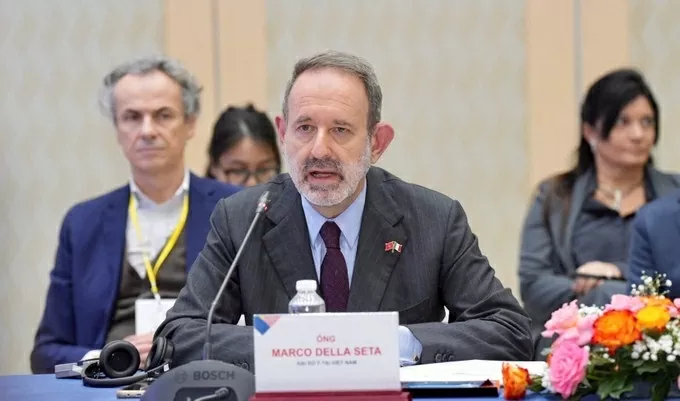 Đại sứ Ý tại Việt Nam Marco Della Seta phát biểu tại phiên khai mạc. Đại sứ Ý tại Việt Nam Marco Della Seta phát biểu tại phiên khai mạc.