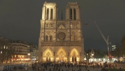 Tiếng chuông nhà thờ Đức Bà Paris vang lên tưởng niệm 10 năm thảm kịch 13/11