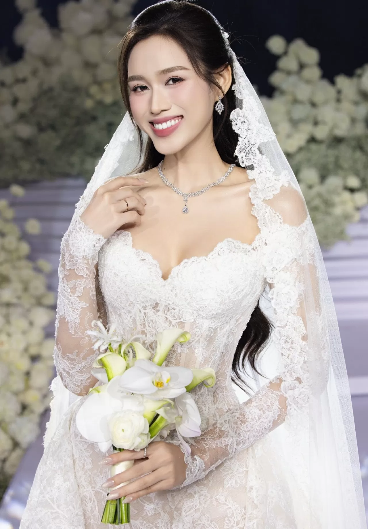 Hoa hậu Đỗ Thị Hà xả loạt ảnh cưới đẹp nên thơ Hoa hậu Đỗ Thị Hà xả loạt ảnh cưới đẹp nên thơ