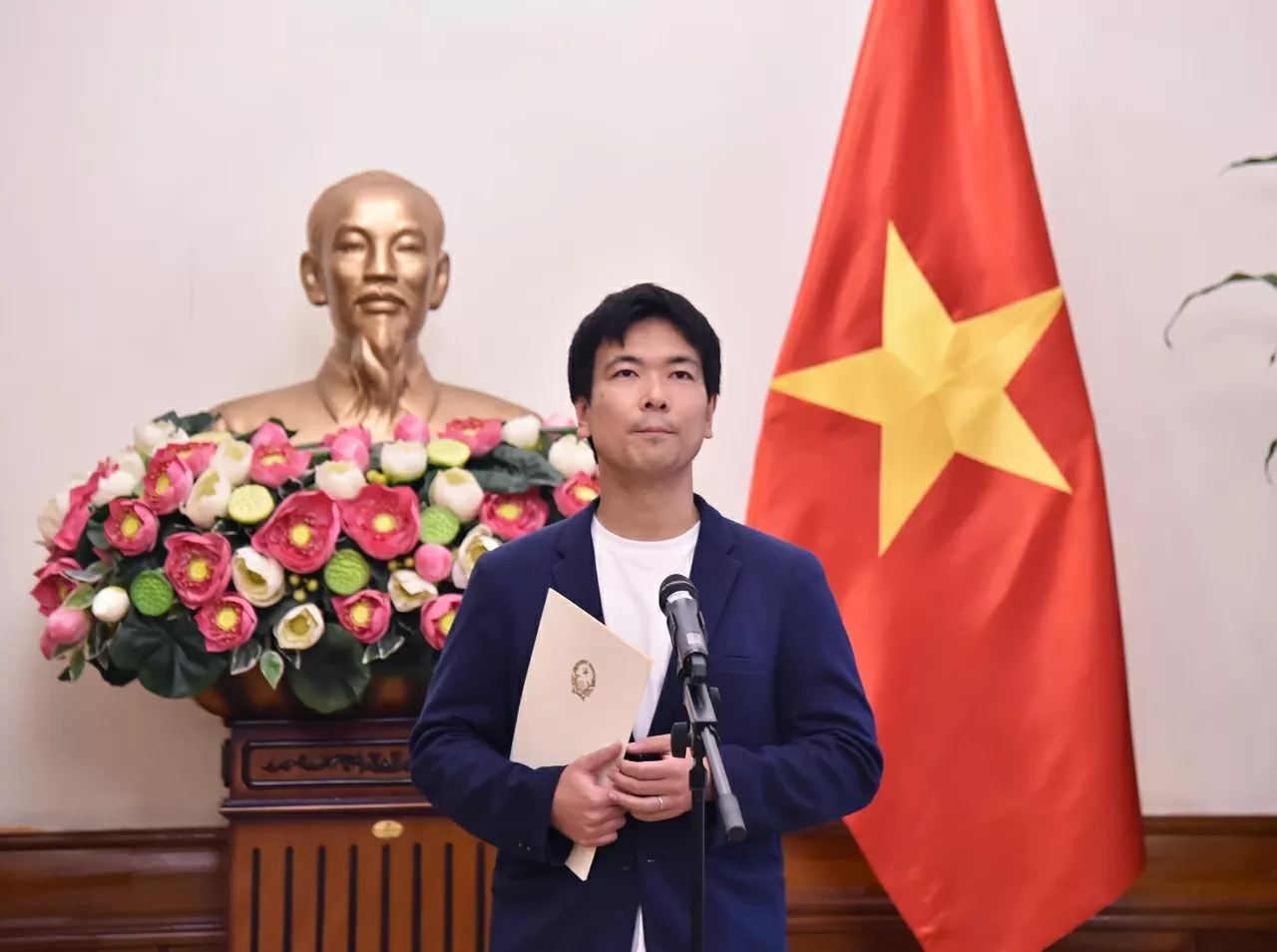 ông Fujita Shigeru, Trưởng đại diện Văn phòng hãng NDN tại Việt Nam hứa sẽ củng cố, đóng góp thiết thực vào tăng cường hiểu biết, tin cậy và tình hữu nghị giữa nhân dân hai nước Việt Nam – Nhật Bản. (Ảnh: Thành Long)
