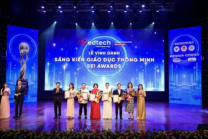 Giải thưởng ghi nhận hành trình mang công nghệ AI đến với học sinh Việt Nam Giải thưởng ghi nhận hành trình mang công nghệ AI đến với học sinh Việt Nam