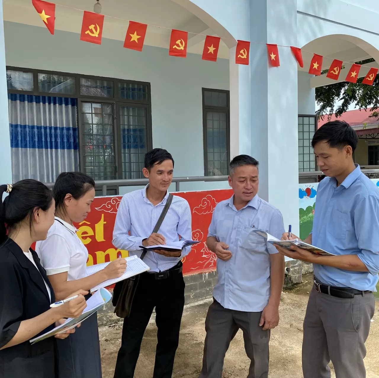 Thầy giáo thầm lặng gieo mầm tương lai trên biên giới Ia Đal