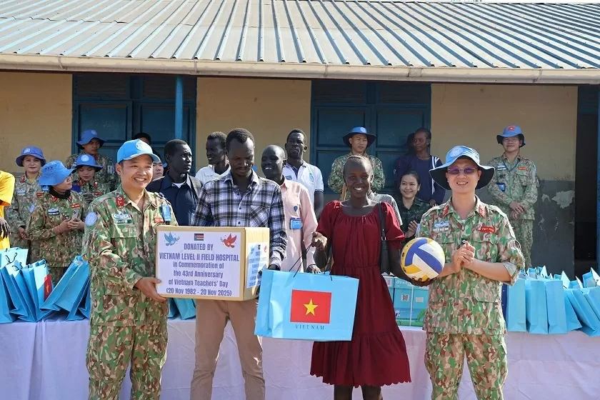 Bệnh viện dã chiến Việt Nam đồng hành với sự nghiệp giáo dục tại Nam Sudan