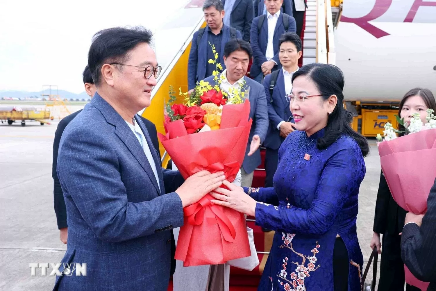 Chủ tịch Quốc hội Hàn Quốc và Phu nhân đến Hà Nội, bắt đầu thăm chính thức Việt Nam