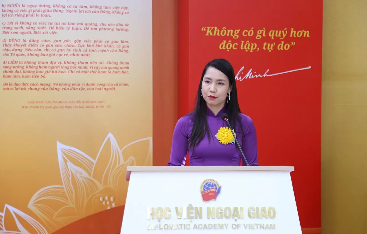 Học viện Ngoại giao tổ chức Triển lãm về Chủ tịch Hồ Chí Minh nhân Ngày Nhà giáo Việt Nam