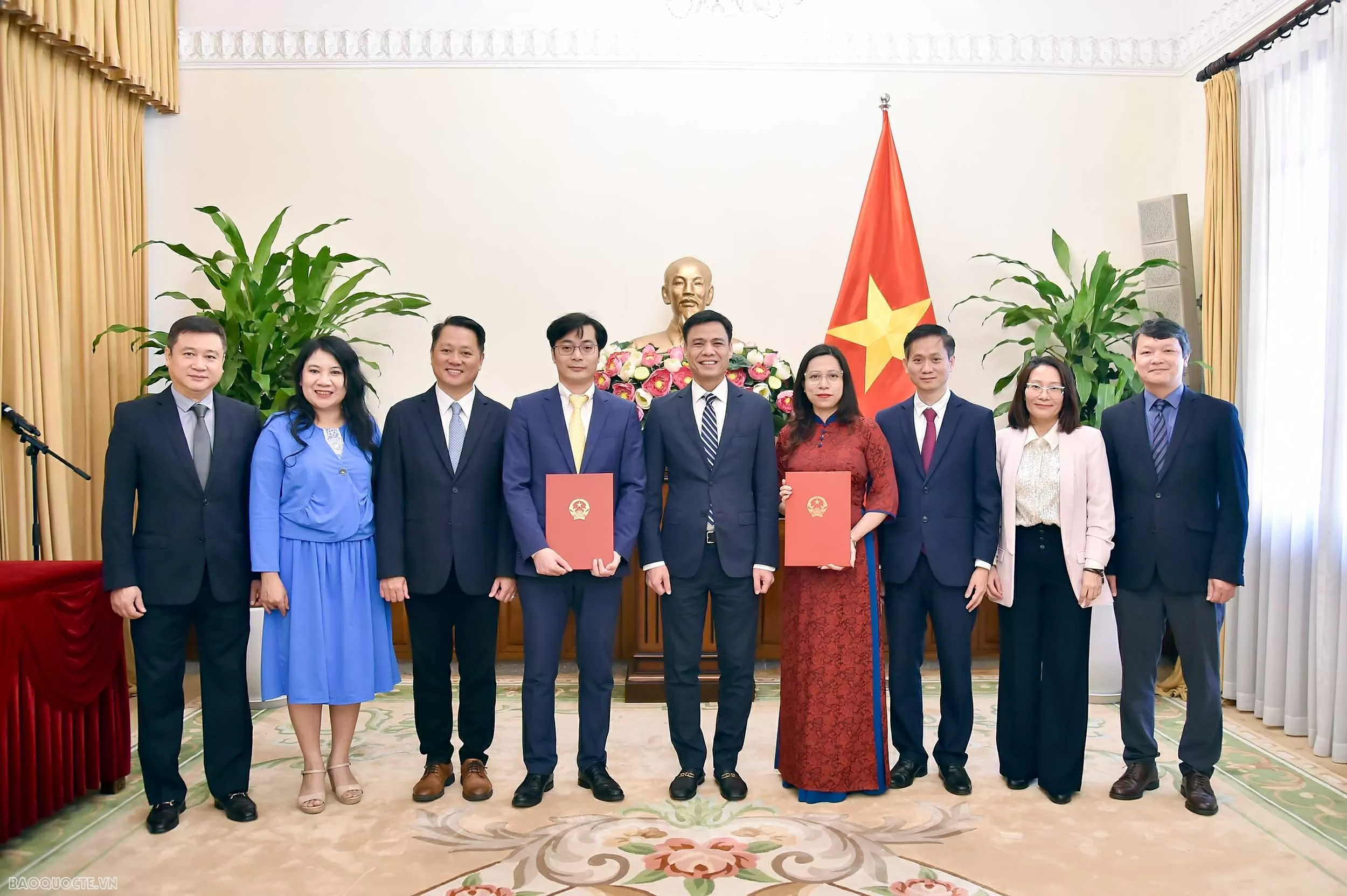Bộ Ngoại giao trao quyết định bổ nhiệm cán bộ lãnh đạo, quản lý