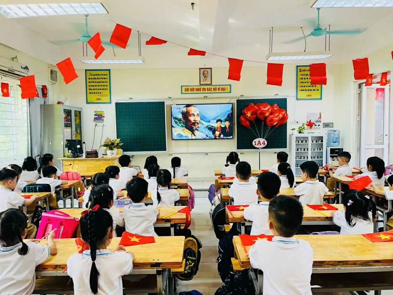 Việt Nam bước vào thời kỳ song ngữ