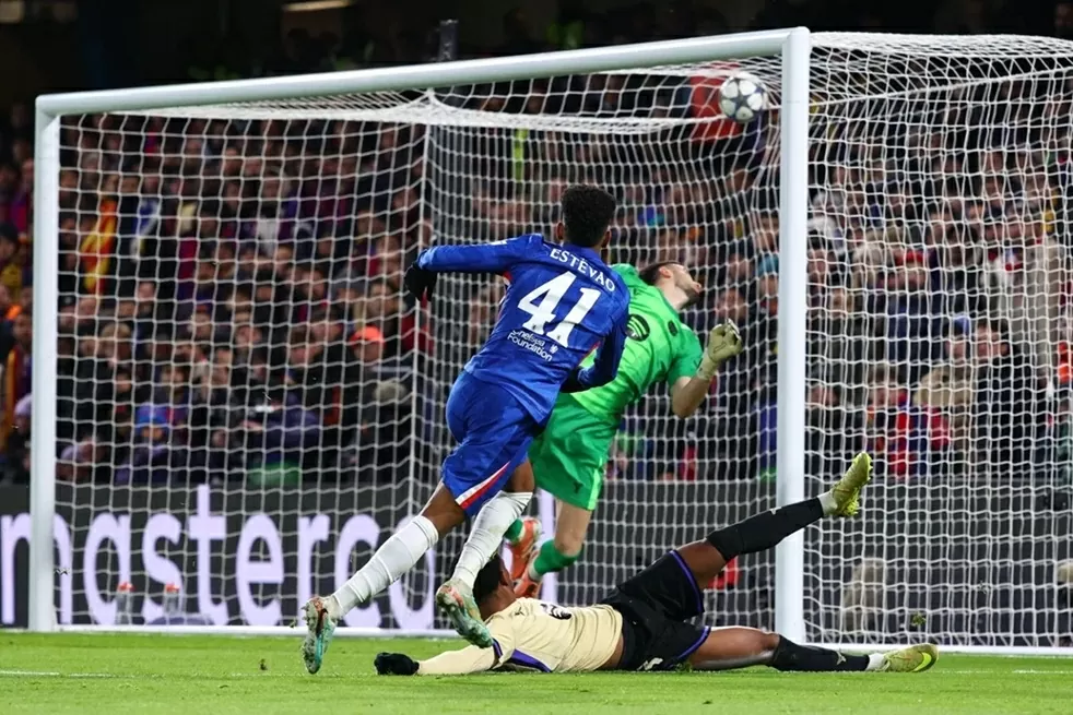 Xé lưới Barca, Estevao sánh vai với Mbappe và Haaland