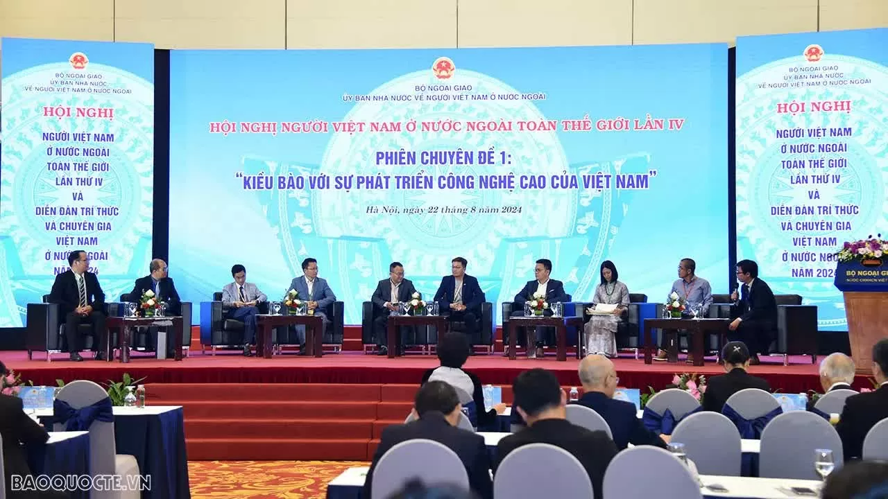 Các đại biểu kiều bào tham gia thảo luận vè sự phát triển ngành công nghiệp bán dẫn và trí tuệ nhân tạo của Việt Nam. (Ảnh: Anh Sơn) Các đại biểu kiều bào tham gia thảo luận vè sự phát triển ngành công nghiệp bán dẫn và trí tuệ nhân tạo của Việt Nam. (Ảnh: Anh Sơn)