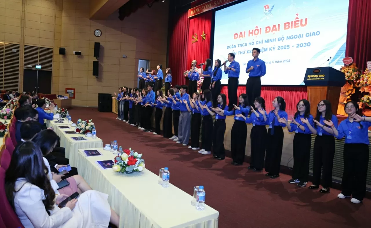 Tiết mục văn nghệ chào mừng Đại hội Đoàn TNCS Hồ Chí Minh Bộ Ngoại giao khóa XX. (Ảnh: Thành Long) Tiết mục văn nghệ chào mừng Đại hội Đoàn TNCS Hồ Chí Minh Bộ Ngoại giao khóa XX. (Ảnh: Thành Long)