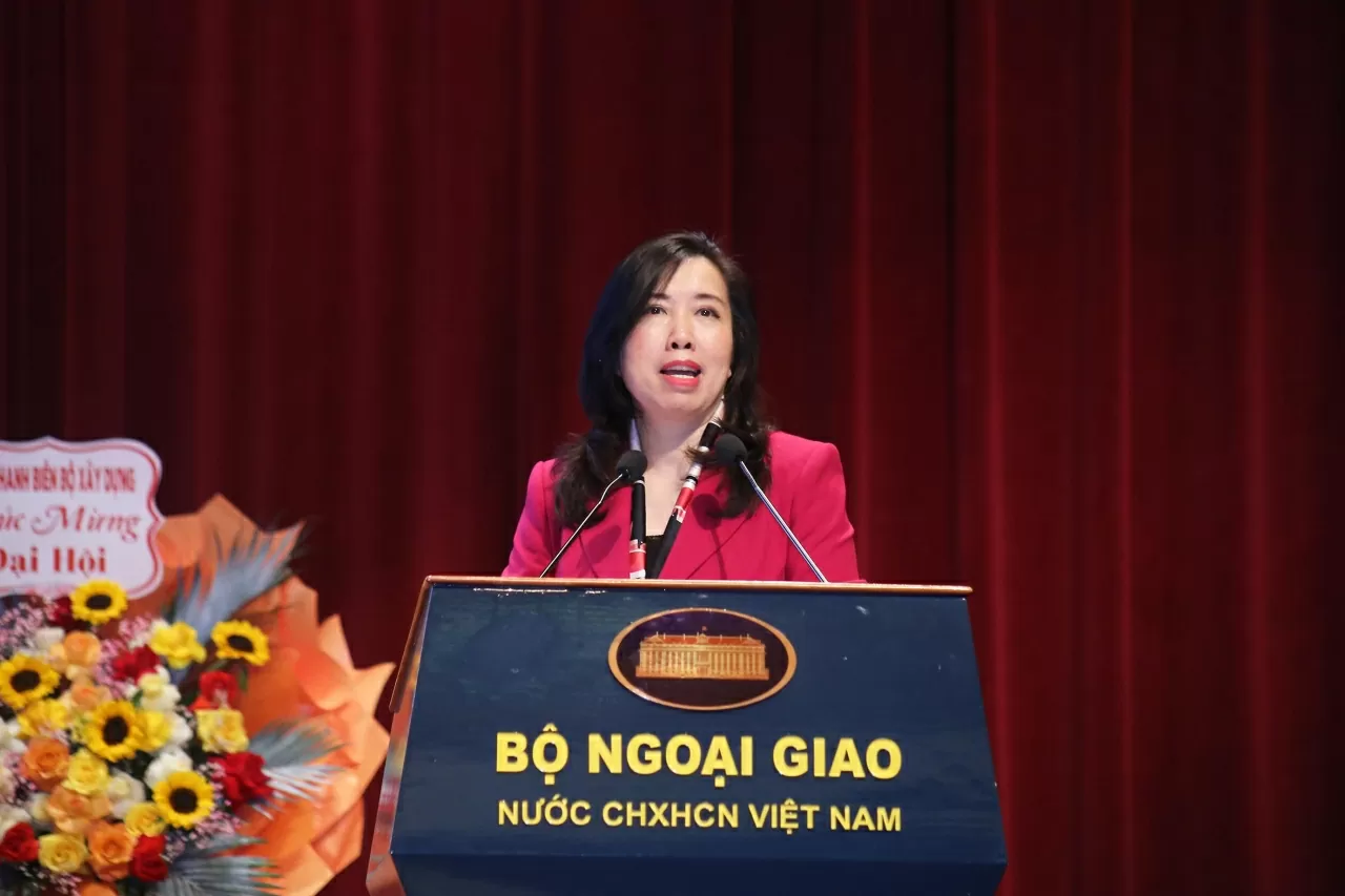 Thứ trưởng Bộ Ngoại giao Lê Thị Thu Hằng cũng đặt ra những mục tiêu mà Đoàn TNCS Bộ Ngoại giao cần hoàn thiện hơn nữa trong nhiệm kỳ 2025-2030. (Ảnh: Thành Long) Thứ trưởng Bộ Ngoại giao Lê Thị Thu Hằng cũng đặt ra những mục tiêu mà Đoàn TNCS Bộ Ngoại giao cần hoàn thiện hơn nữa trong nhiệm kỳ 2025-2030. (Ảnh: Thành Long)