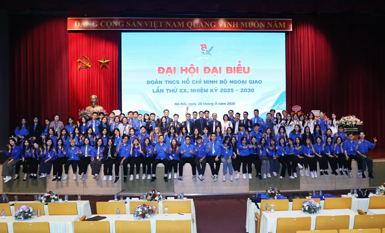 Các đại biểu chụp bức ảnh lưu niệm. (Ảnh: Thành Long) Các đại biểu chụp bức ảnh lưu niệm. (Ảnh: Thành Long)