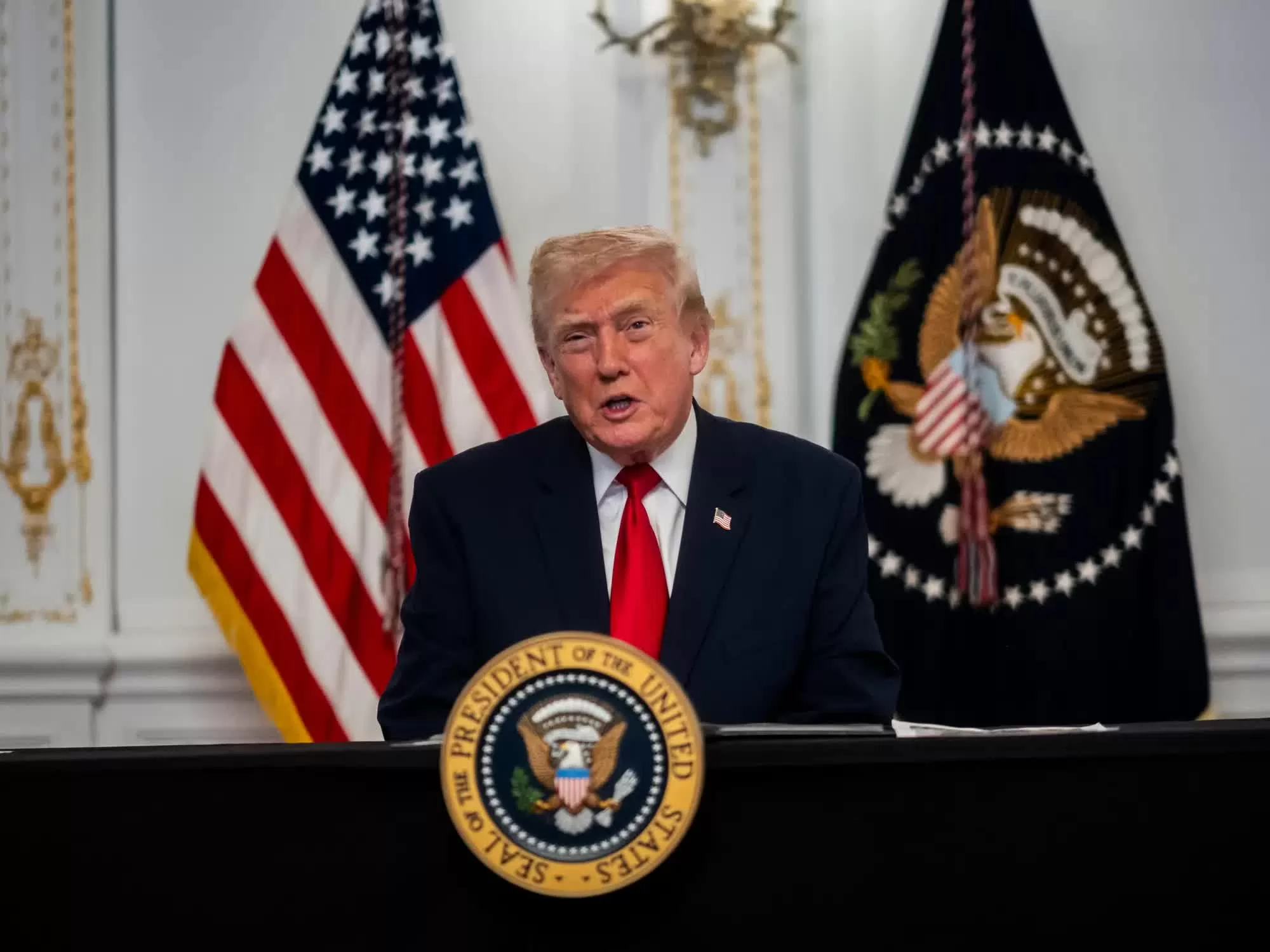 Tăng sức ép, Tổng thống Trump cảnh báo rủi ro khi bay qua không phận Venezuela; Caracas lên tiếng