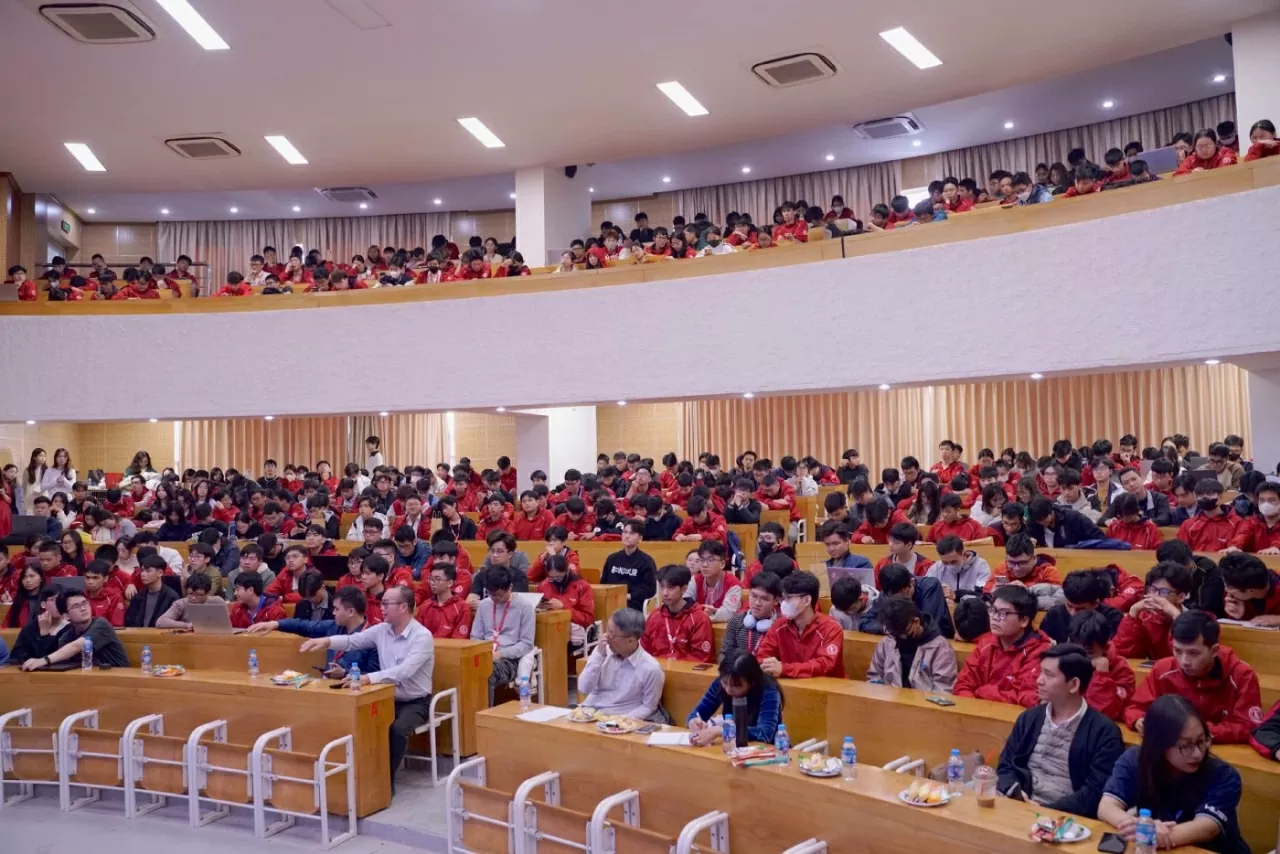 Hơn 300 người bao gồm đại biểu và sinh viên tham dự tại Tọa đàm. (Nguồn: BTC)