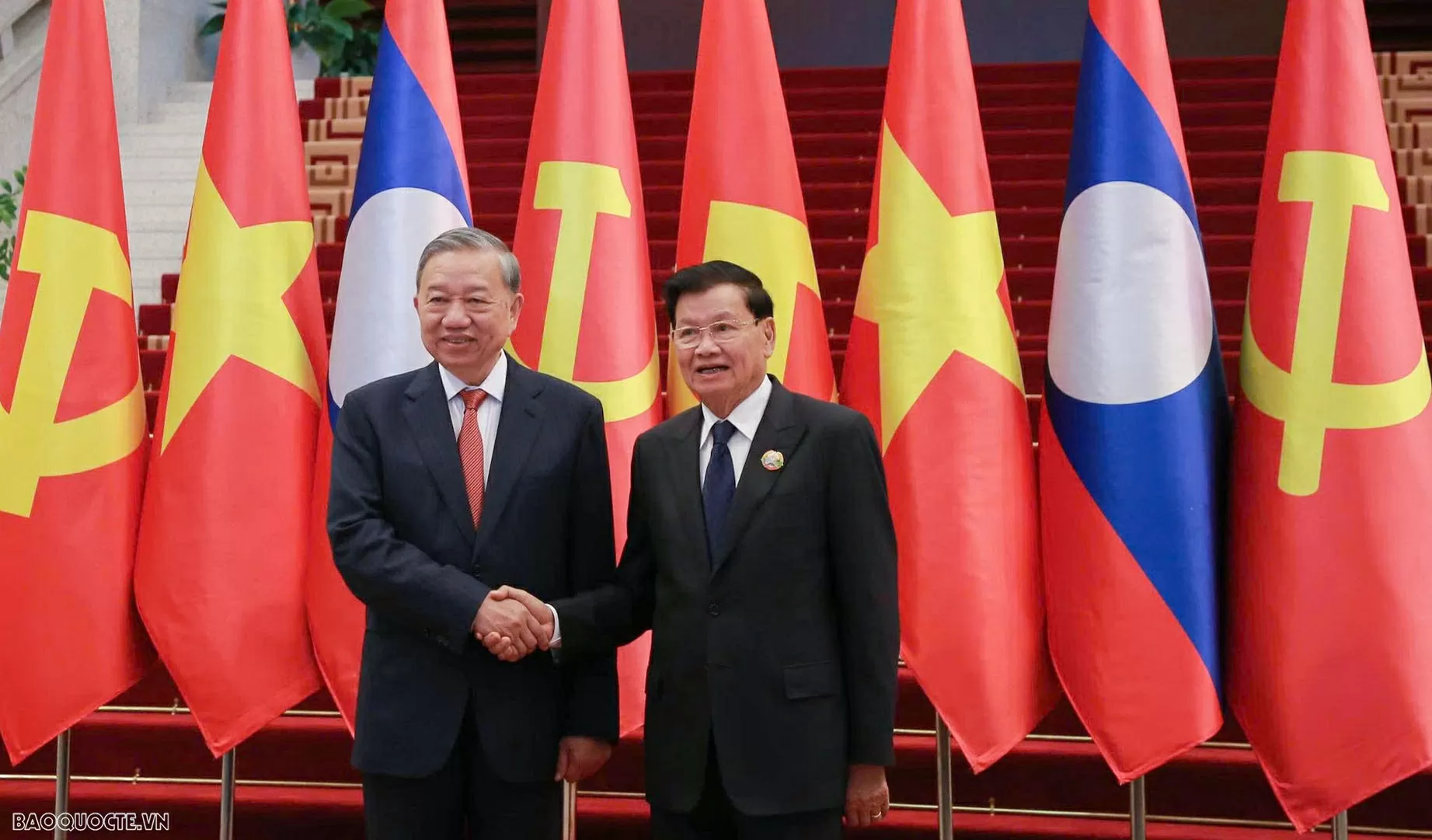 Họp hai bộ chính trị