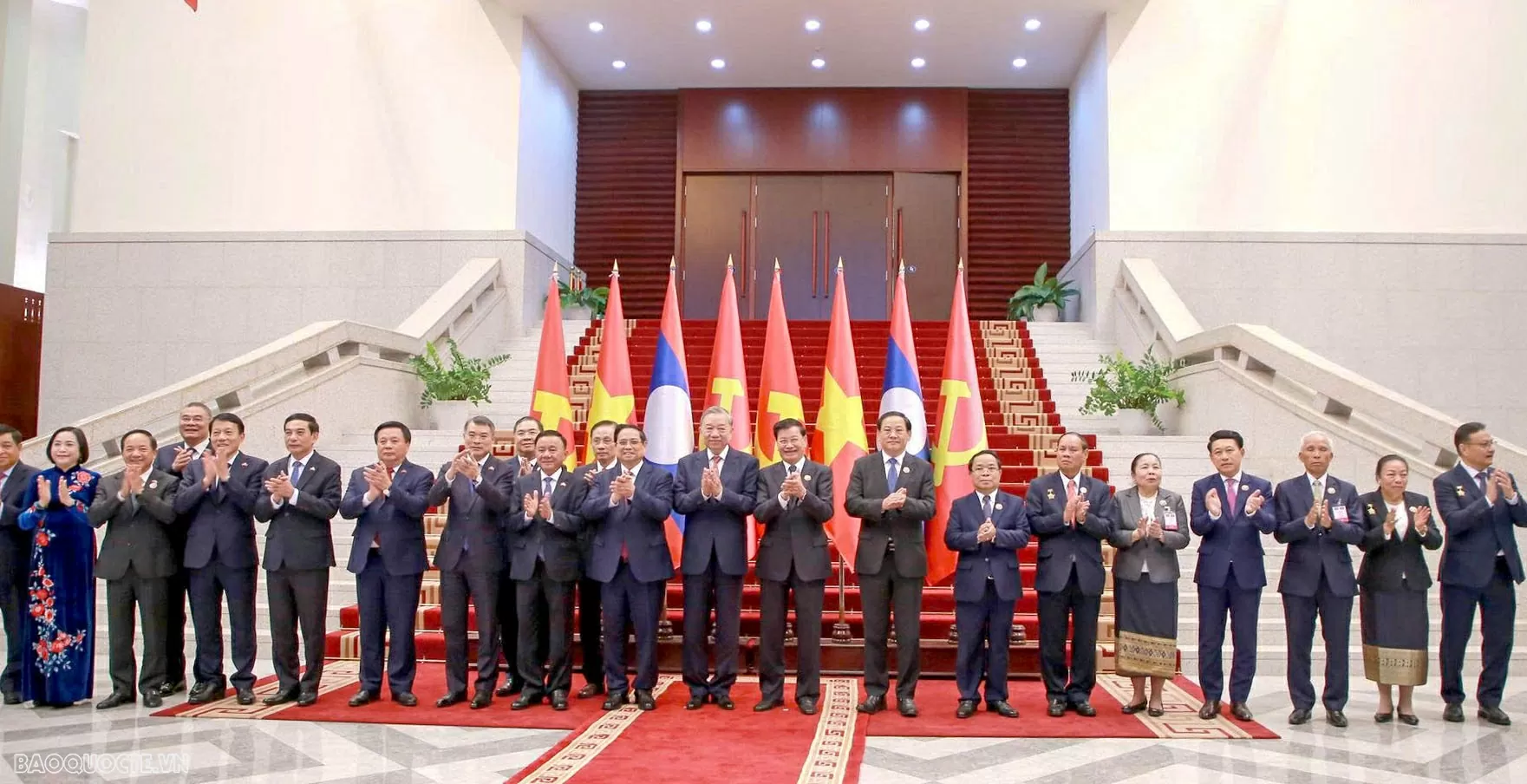 Họp hai bộ chính trị