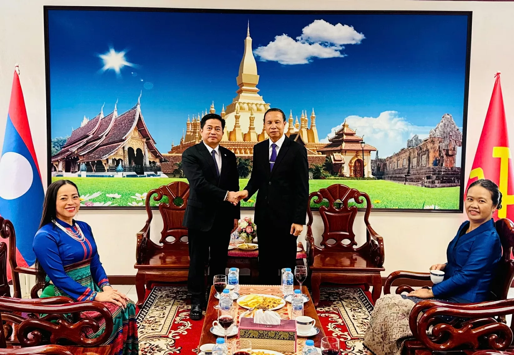 Hai Tổng lãnh sự quán Việt Nam và Lào tại Khon Kaen, Thái Lan tăng cường hợp tác, củng cố quan hệ hữu nghị
